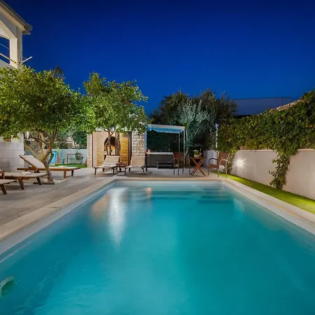 Sunshine Holiday home Kastela