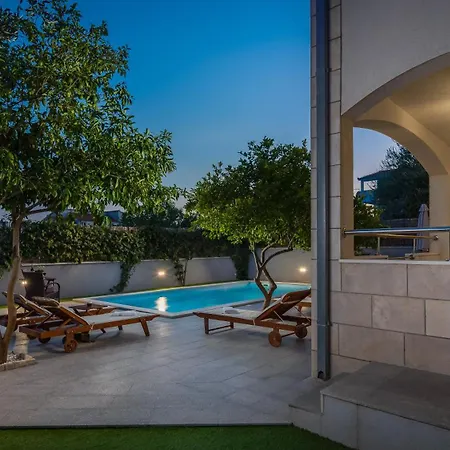 Holiday home Sunshine