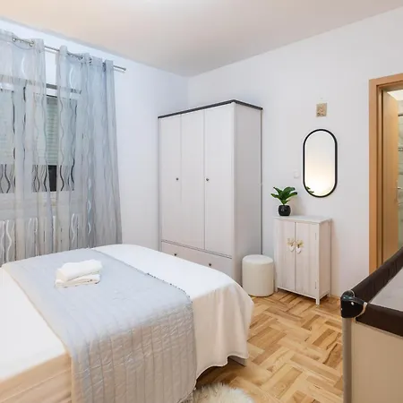 Sunshine Holiday home Kastela