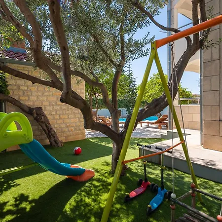 Holiday home Sunshine Kastela